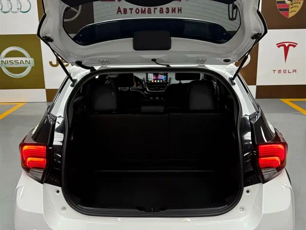 Toyota Yaris L 2023 — фото 17