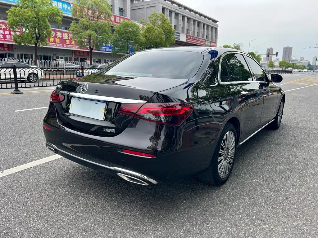 Mercedes-Benz E-Class 2022 — фото 14