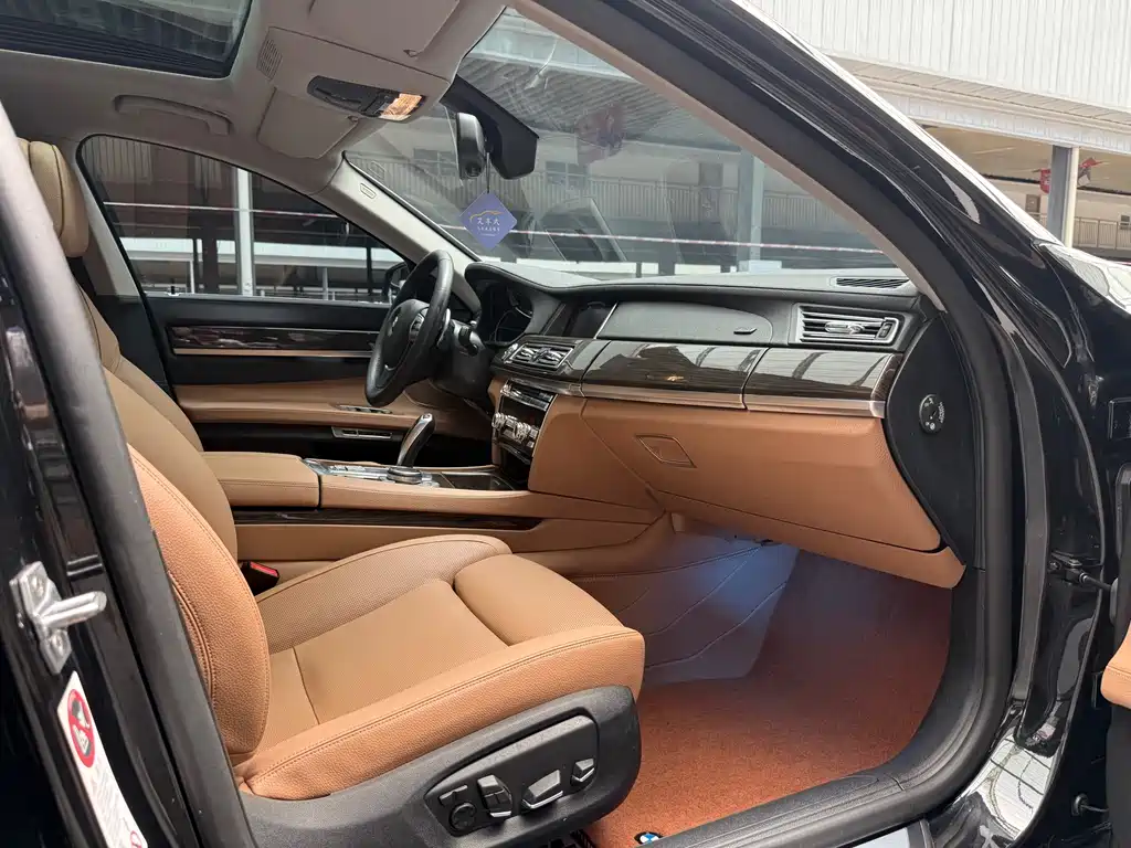 BMW 7 Series 2015 — фото 16