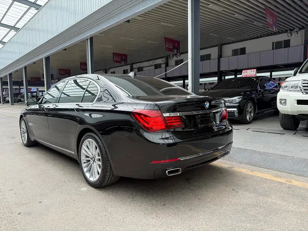BMW 7 Series 2015 — фото 21