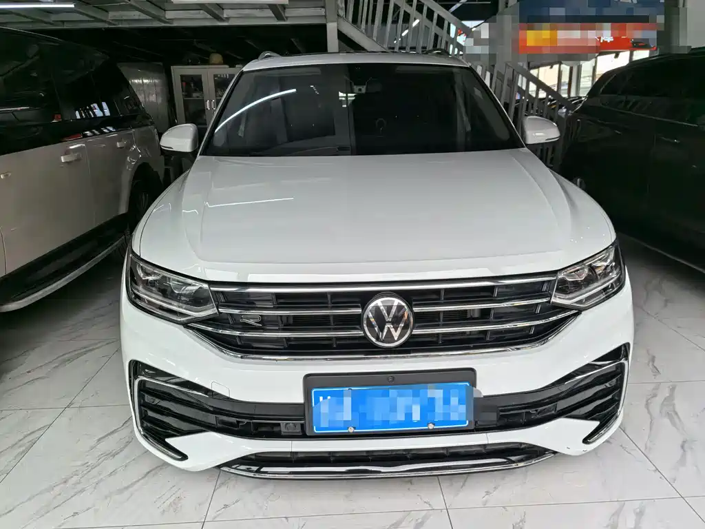 Volkswagen Tiguan L 2023 — фото 2