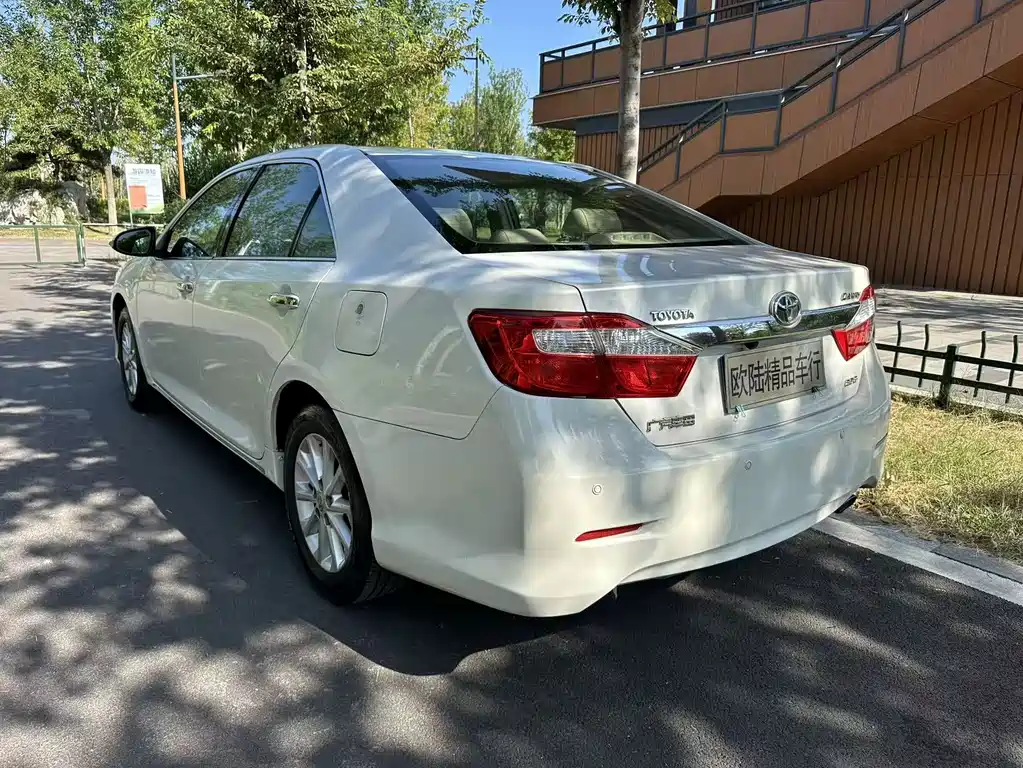 Toyota Camry 2014 — фото 16