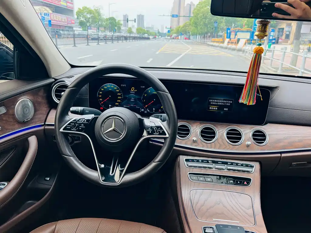 Mercedes-Benz E-Class 2022 — фото 6