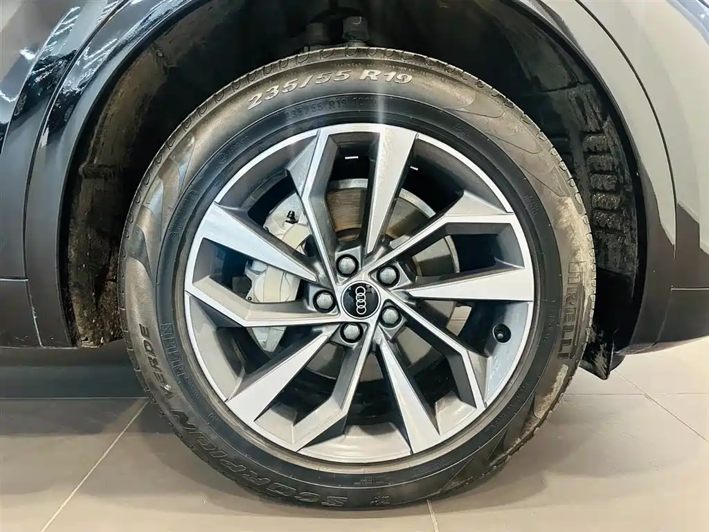 Audi Q5L 2023 — фото 15