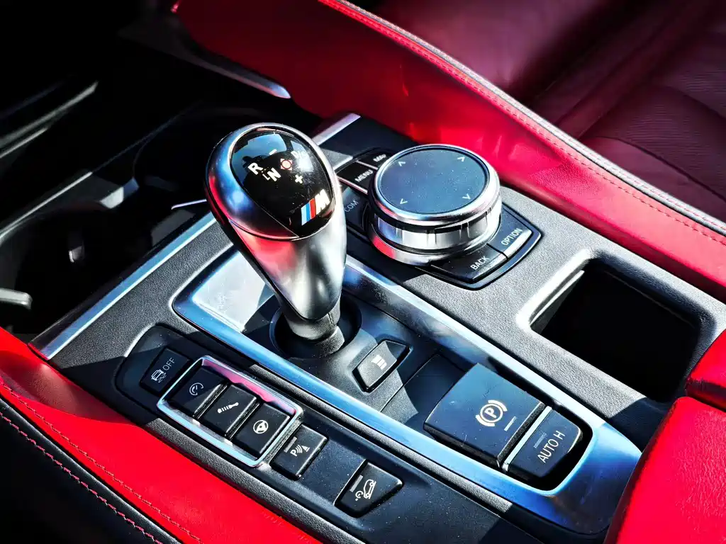 BMW X6 M 2019 — фото 7