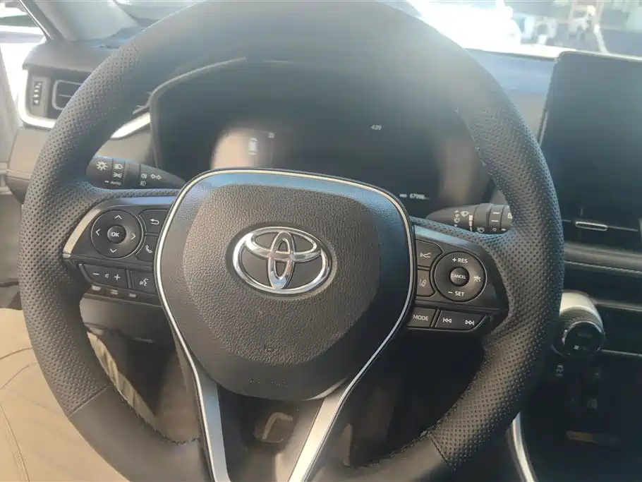 Toyota RAV4 2024 — фото 15