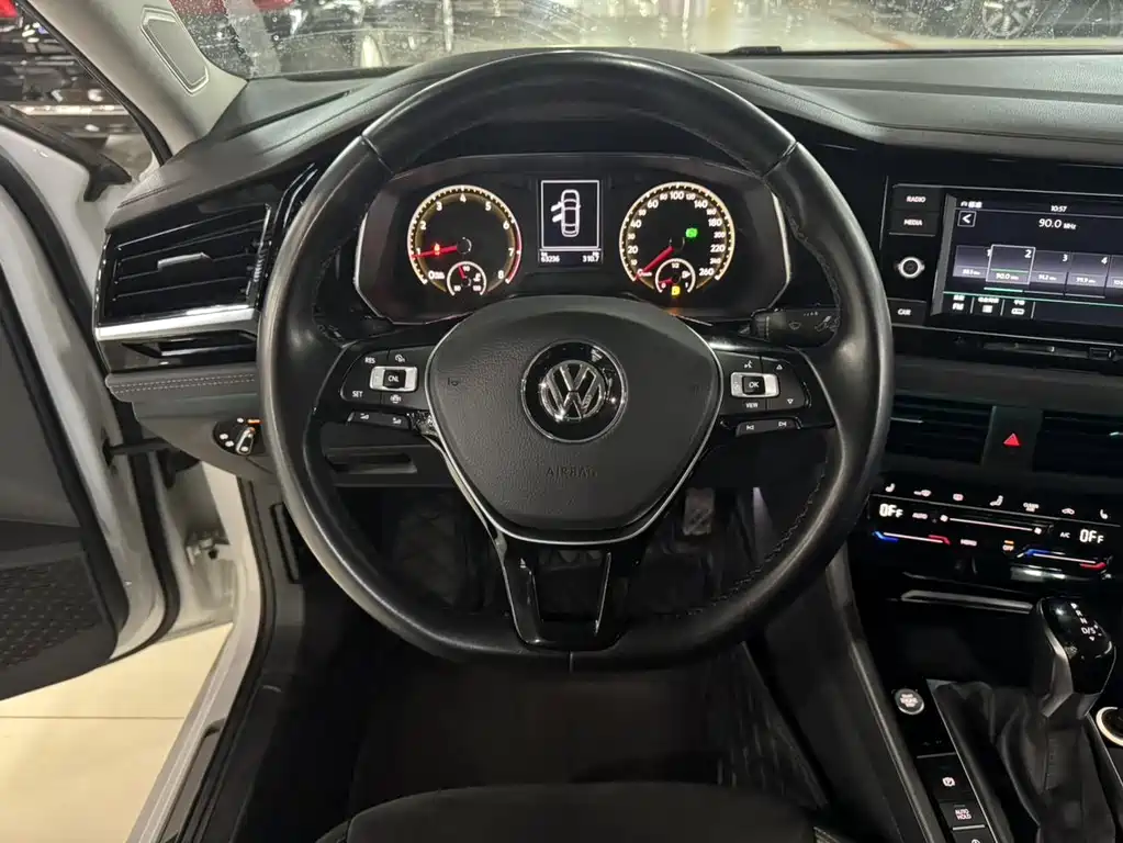 Volkswagen Sagitar 2019