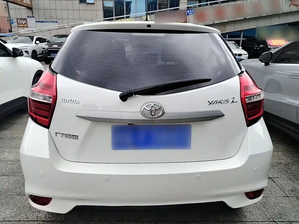 Toyota Yaris L 2021