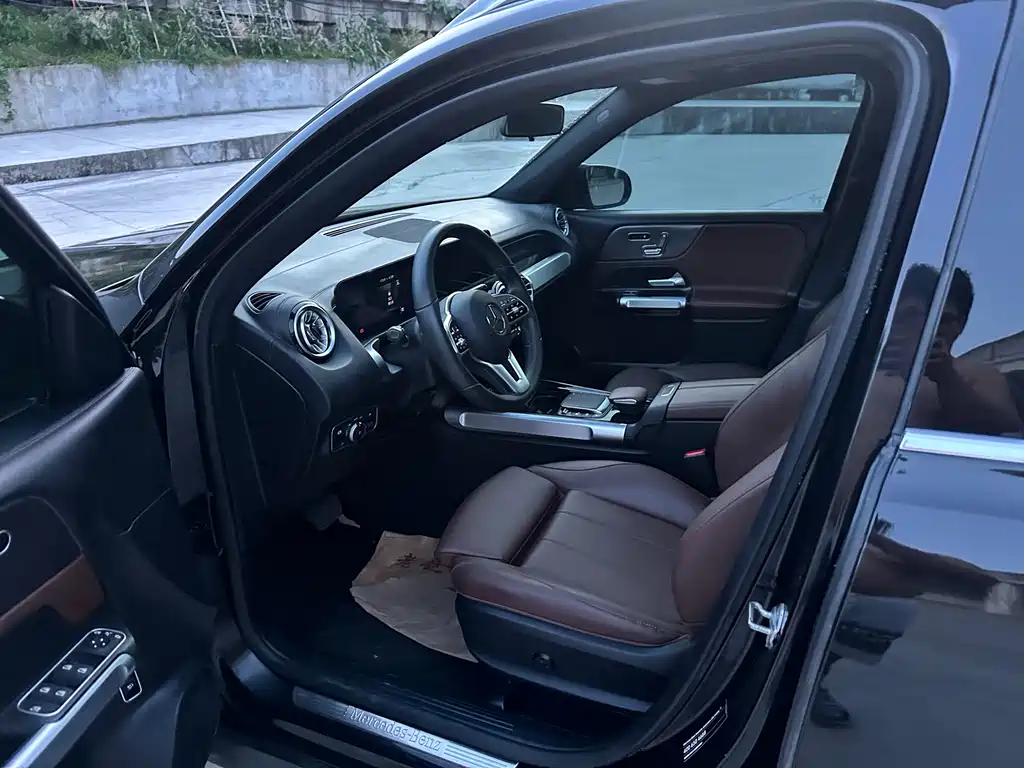 Mercedes-Benz GLB 2023