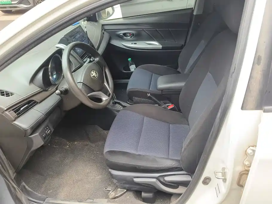 Toyota Yaris L 2015 — фото 9