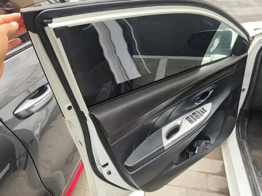 Toyota Yaris L 2015