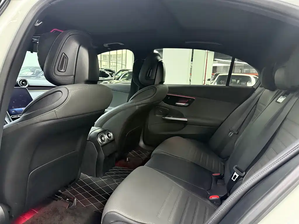 Mercedes-Benz C-Class 2023 — фото 11