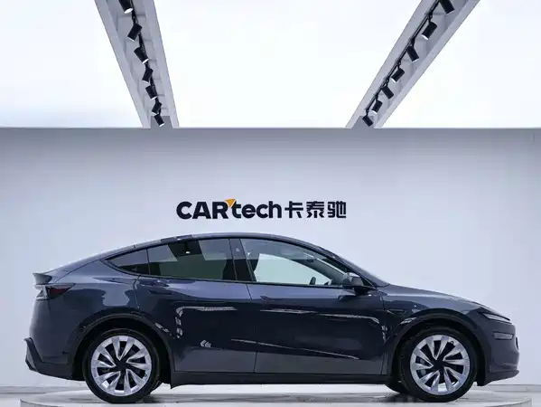Tesla Model Y 2025