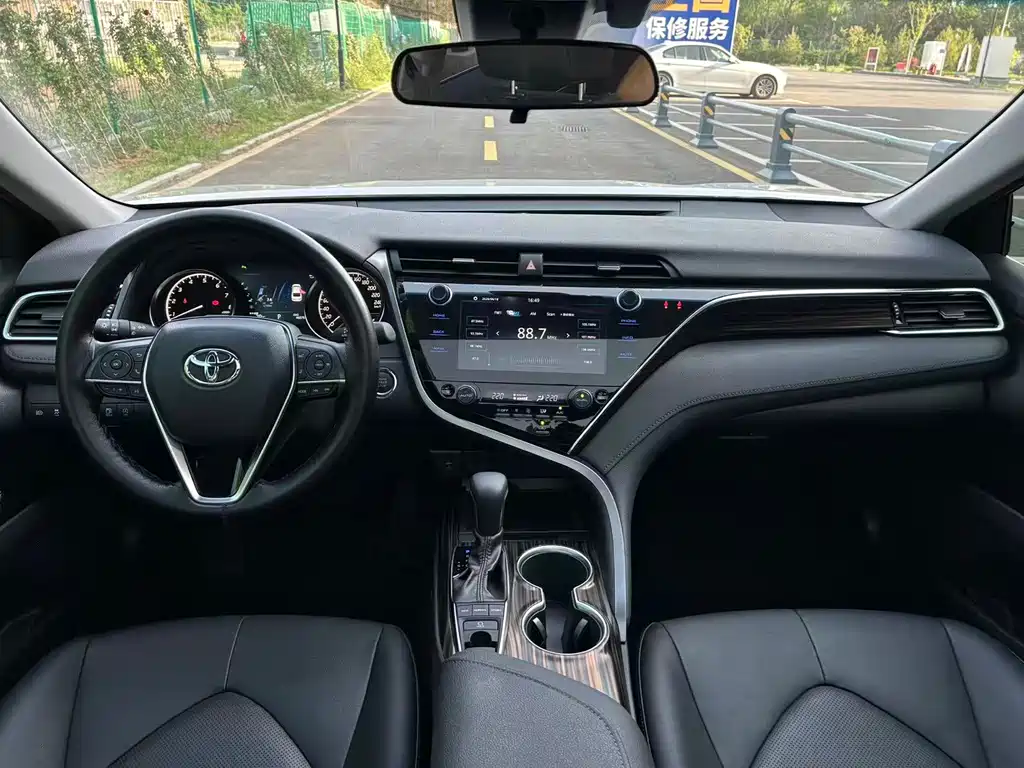 Toyota Camry 2020 — фото 6
