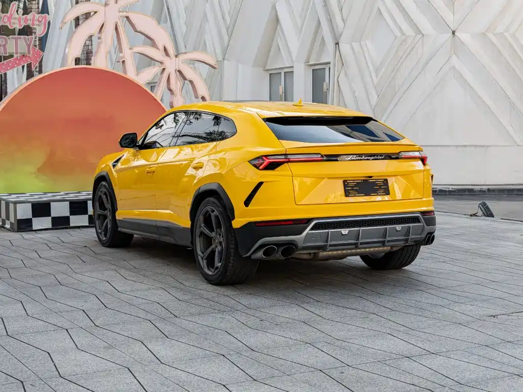 Lamborghini Urus 2023 — фото 6