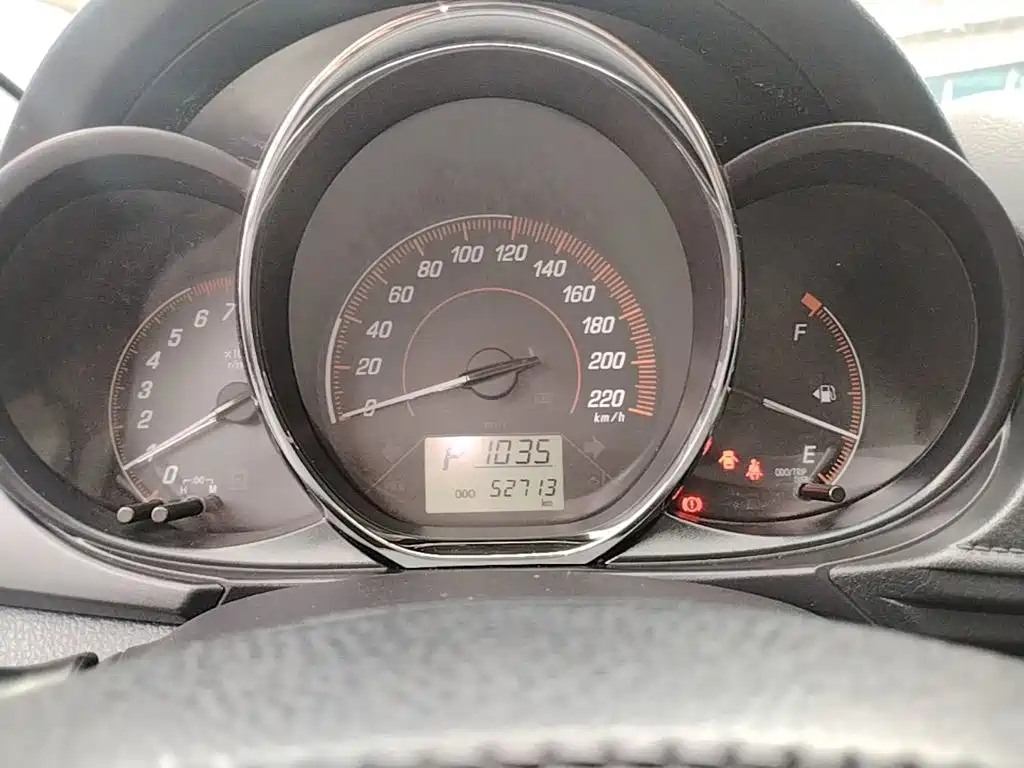 Toyota Yaris L 2021 — фото 12