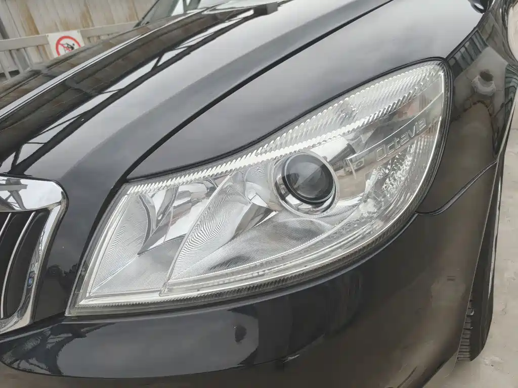 Skoda Octavia 2012 — фото 2