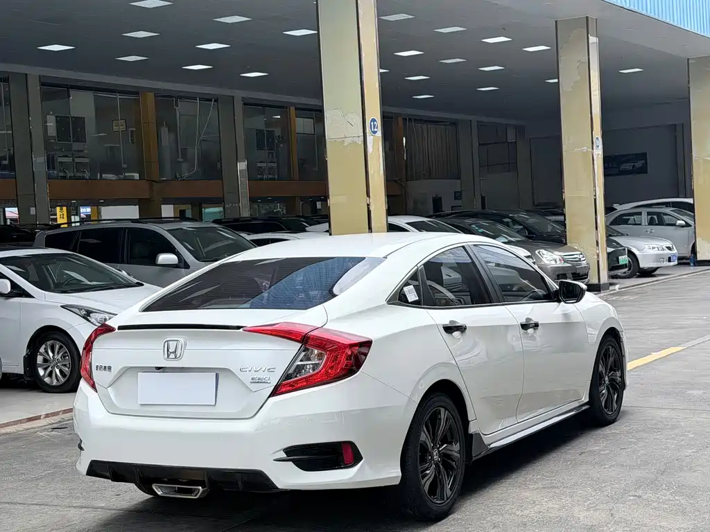 Honda Civic 2019 — фото 11