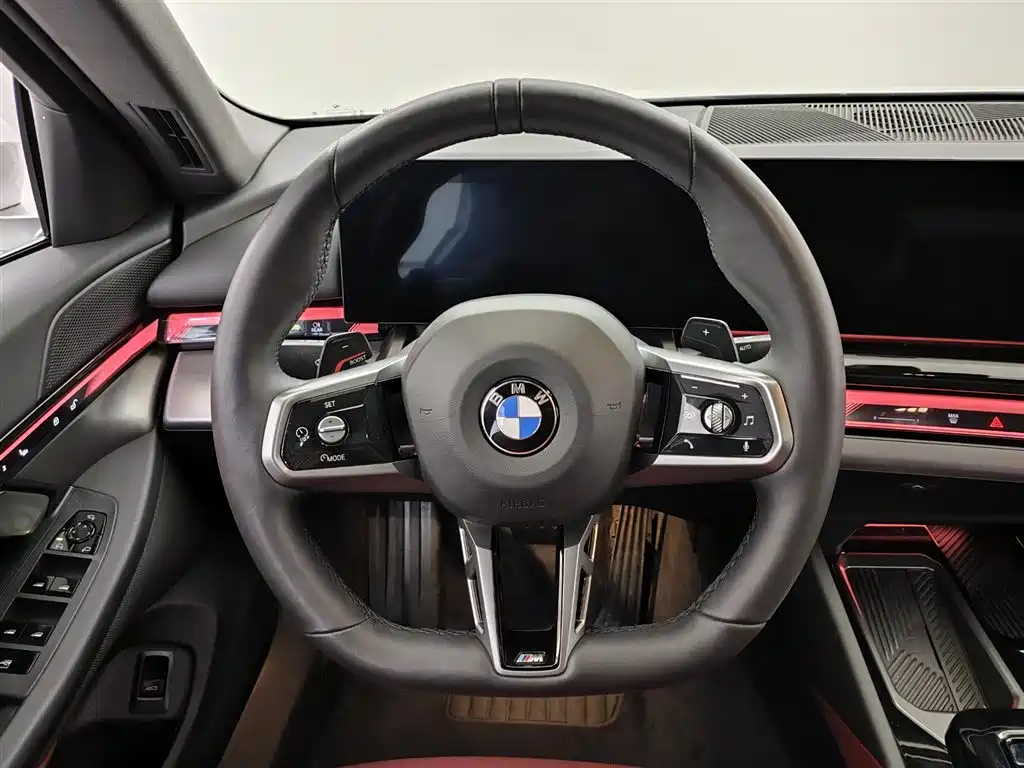 BMW 5 Series 2024 — фото 10