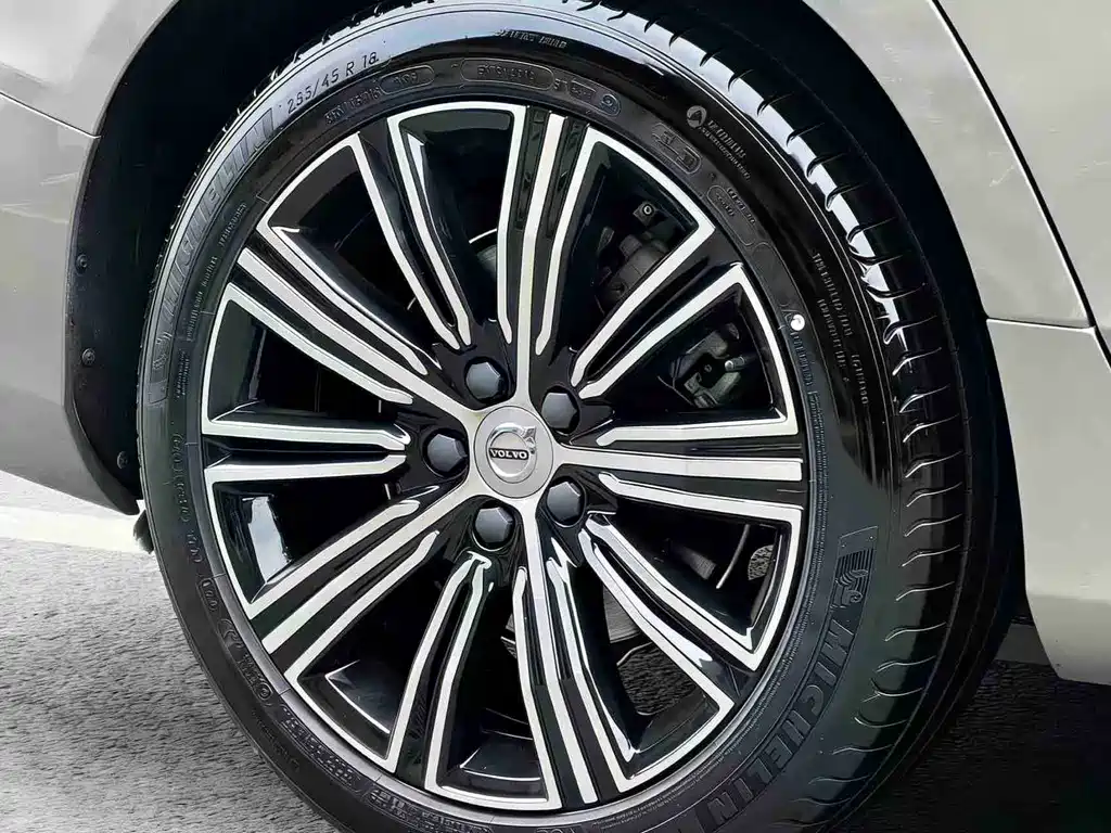Volvo S60 2021 — фото 23