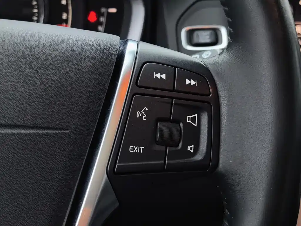 Volvo XC60 2017 — фото 30