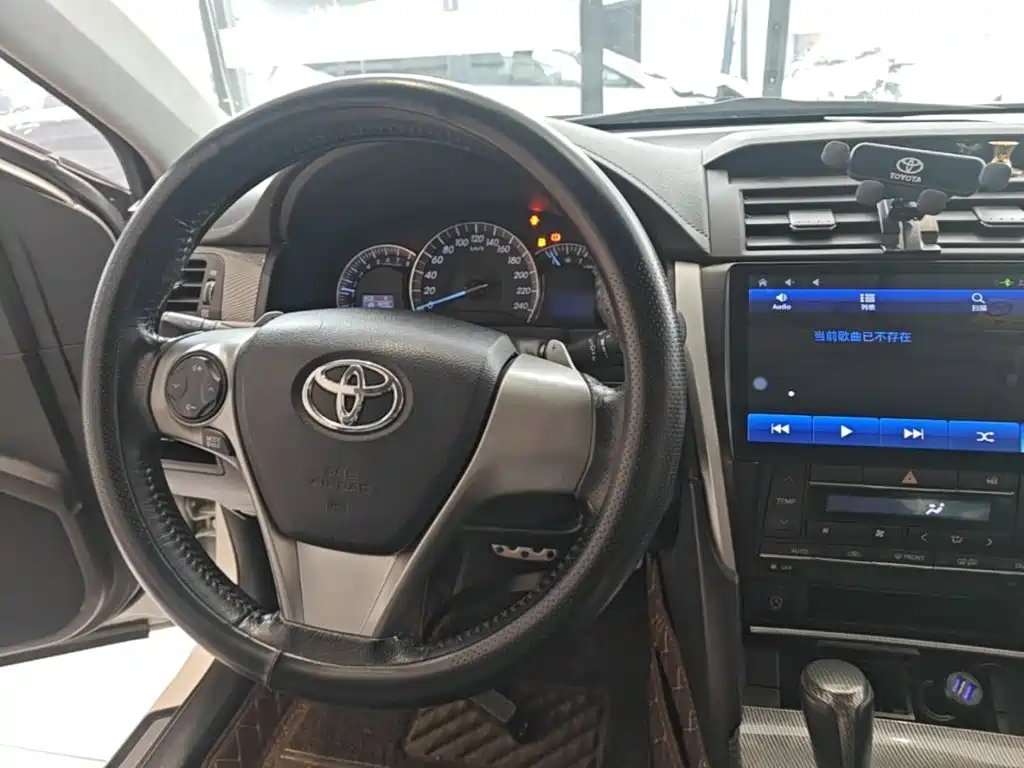 Toyota Camry 2017 — фото 11