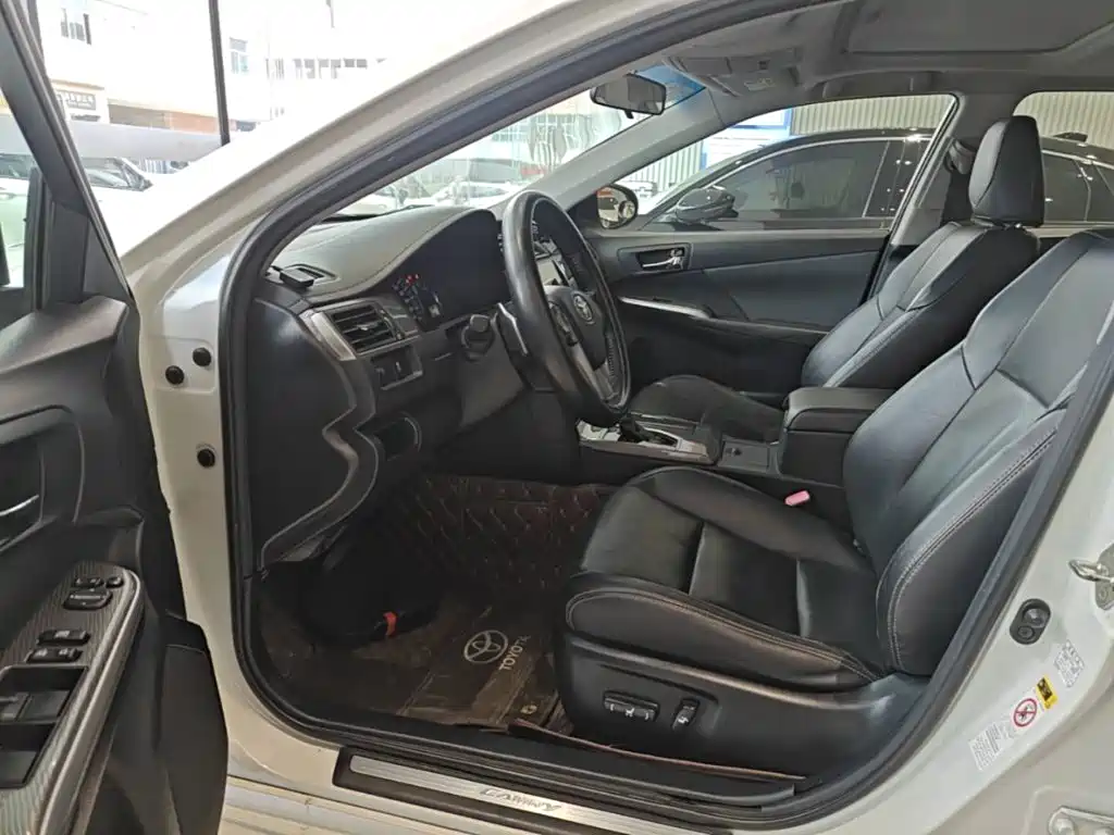 Toyota Camry 2017 — фото 15