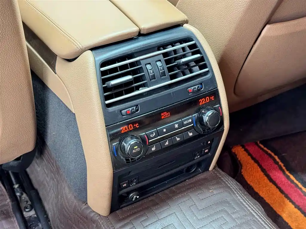 BMW 7 Series 2012 — фото 13
