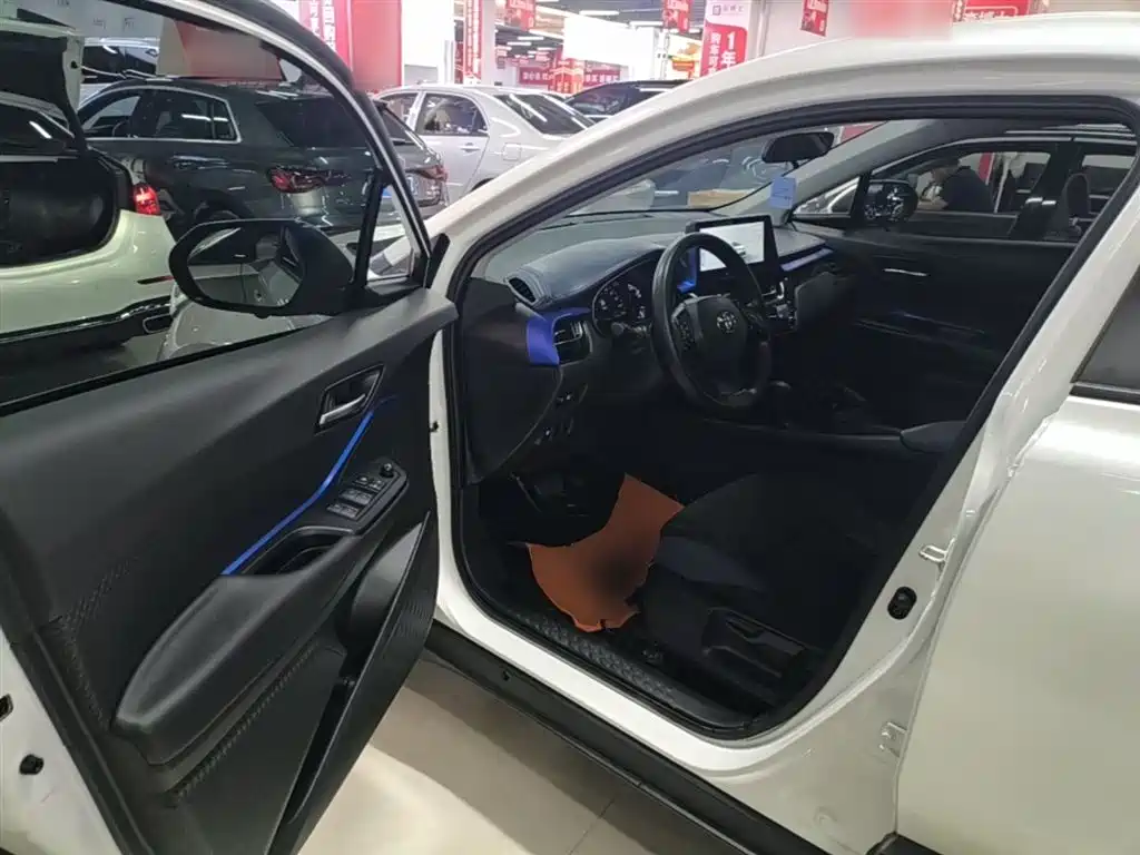 Toyota C-HR 2023 — фото 16