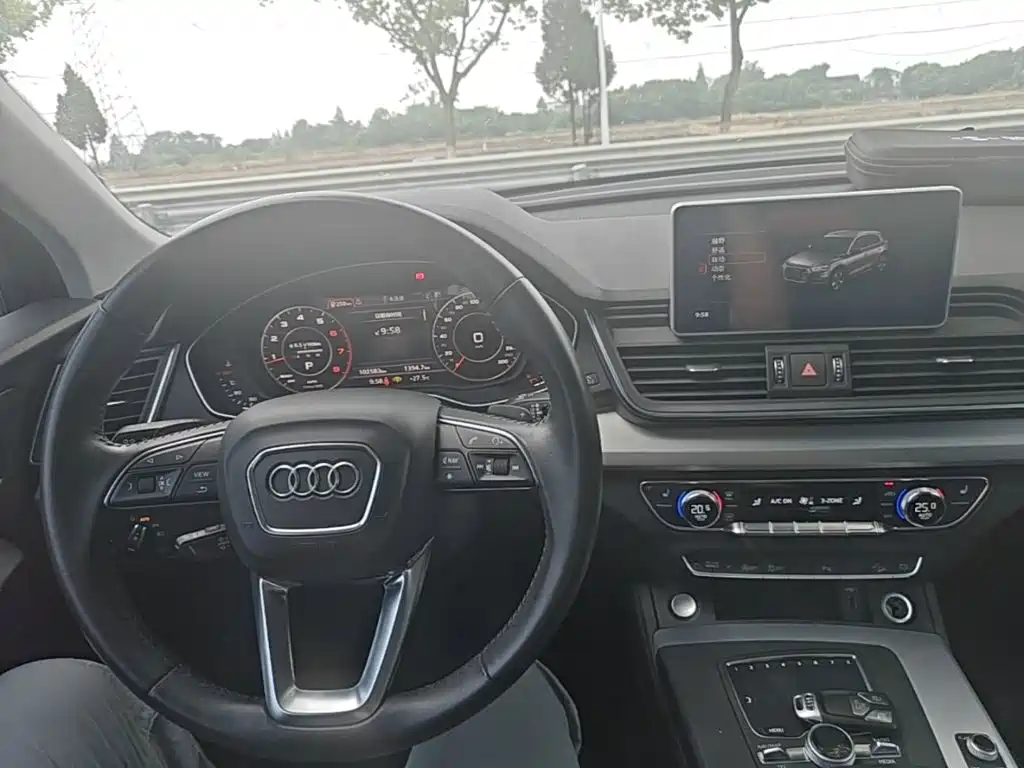 Audi Q5L 2020 — фото 10