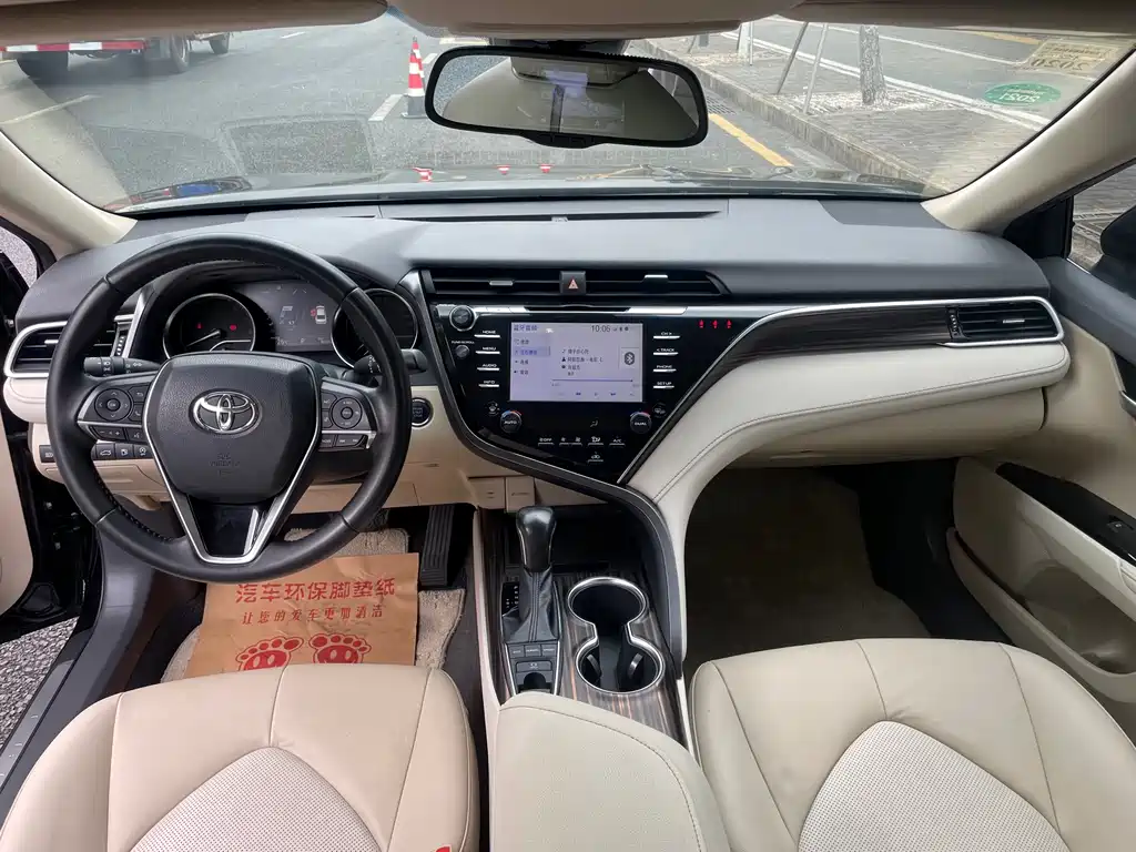 Toyota Camry 2018 — фото 6