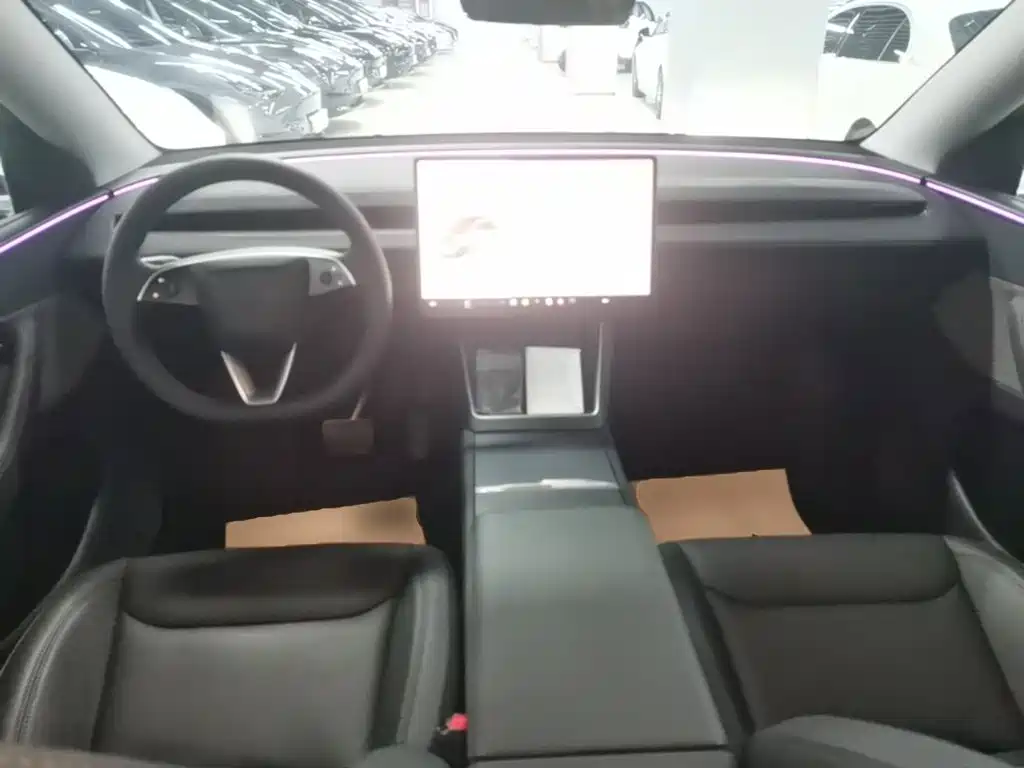 Tesla Model Y 2025 — фото 10