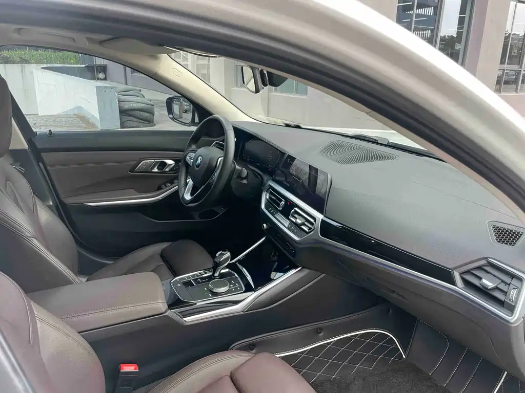 BMW 3 Series 2019 — фото 12