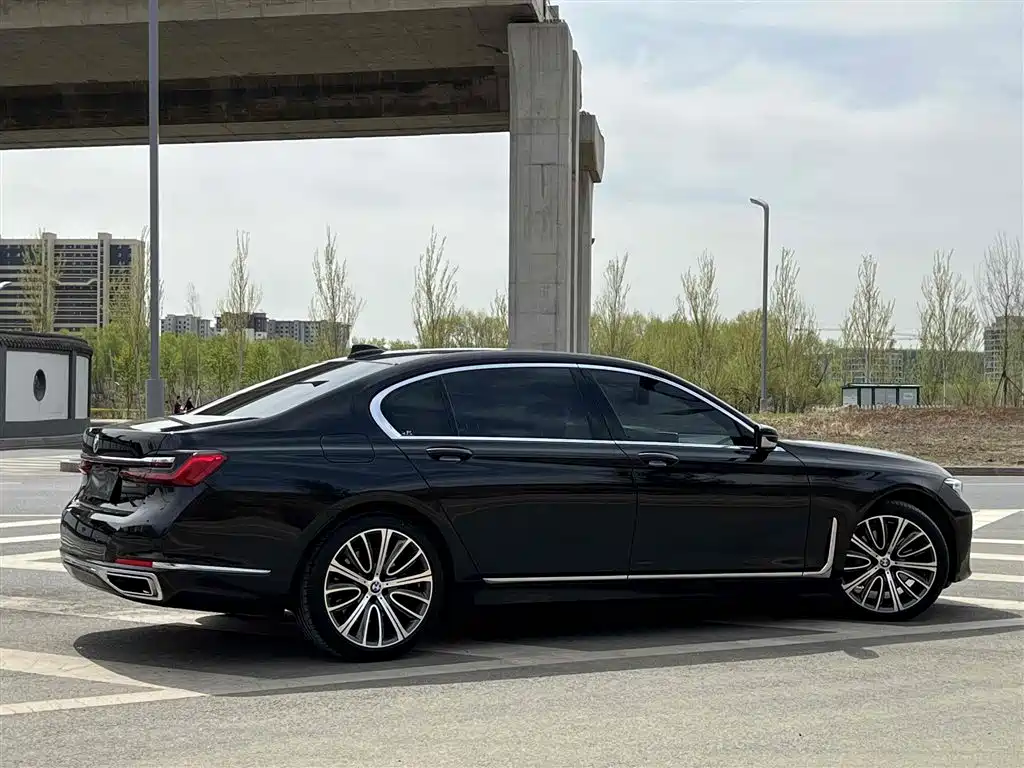 BMW 7 Series 2021 — фото 10