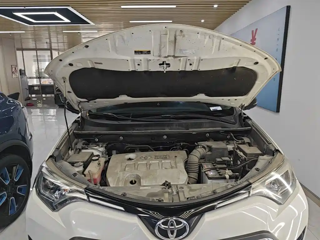 Toyota RAV4 2019 — фото 20