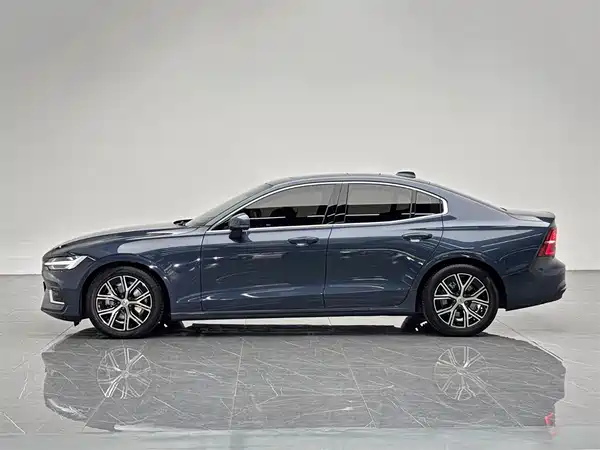 Volvo S60 2023