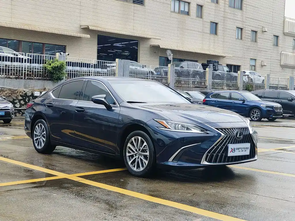 Lexus ES 2024