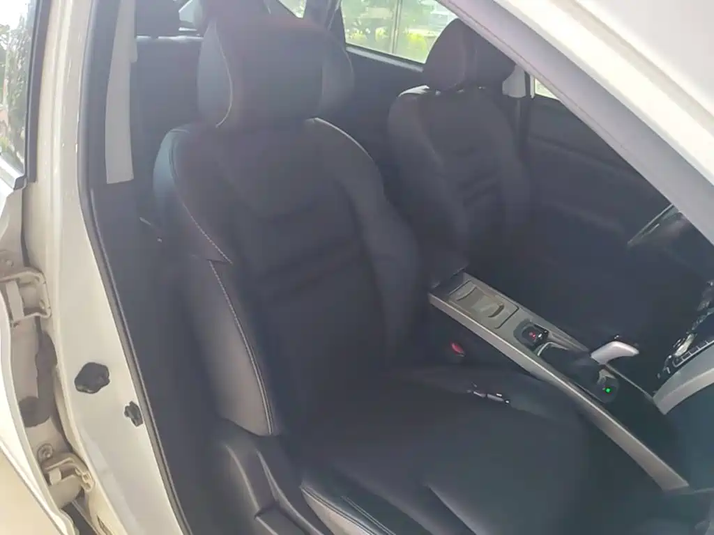 Luxgen You6 SUV 2016 — фото 25