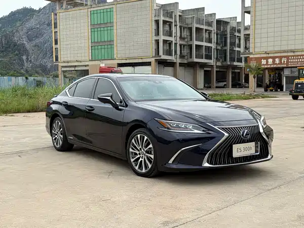 Lexus ES 2020