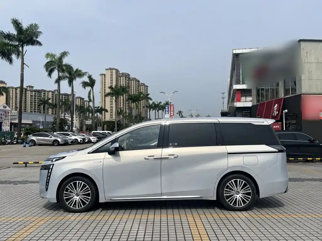 GAC Trumpchi E8 PHEV 2024 — фото 24