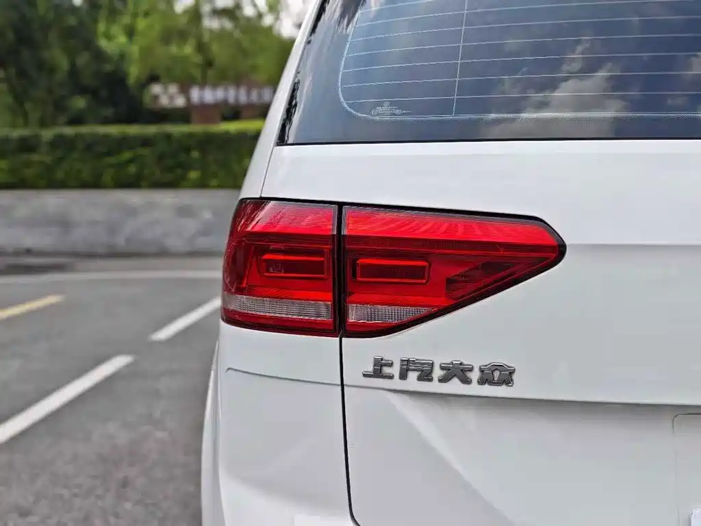 Volkswagen Touran 2017 — фото 17