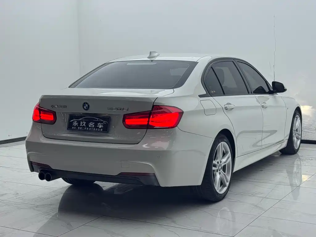 BMW 3 Series 2018 — фото 13