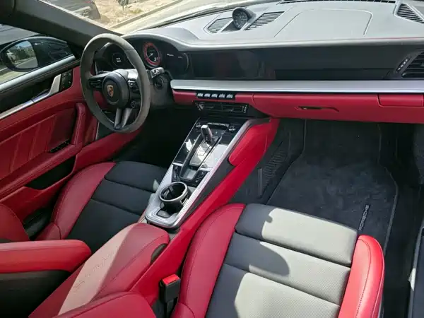 Porsche 911 2023