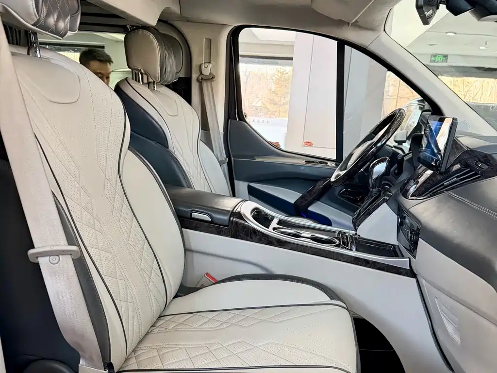 Ford Tourneo 2022 — фото 18
