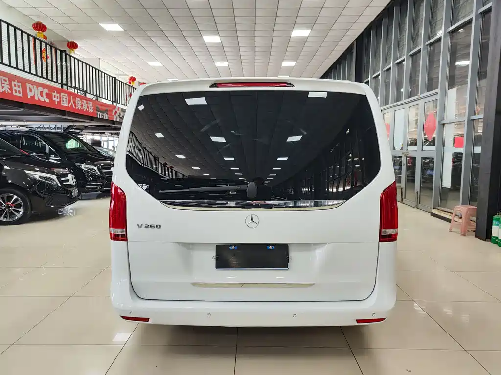 Mercedes-Benz V-Class 2018 — фото 29