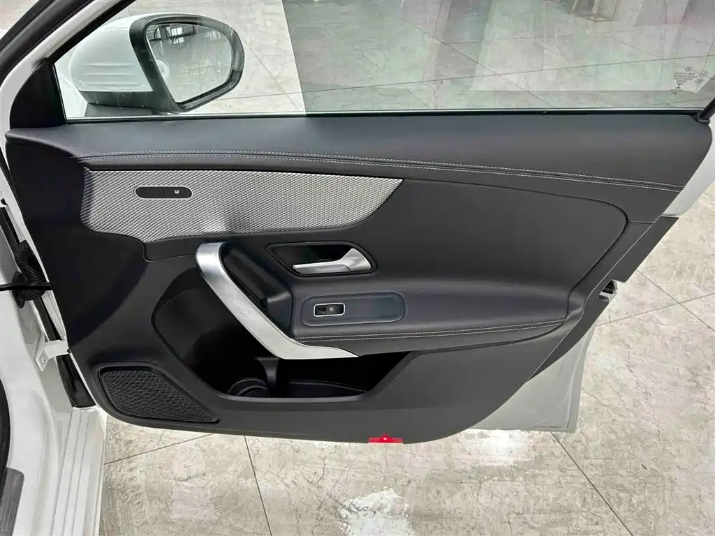 Mercedes-Benz A-Class 2023 — фото 13