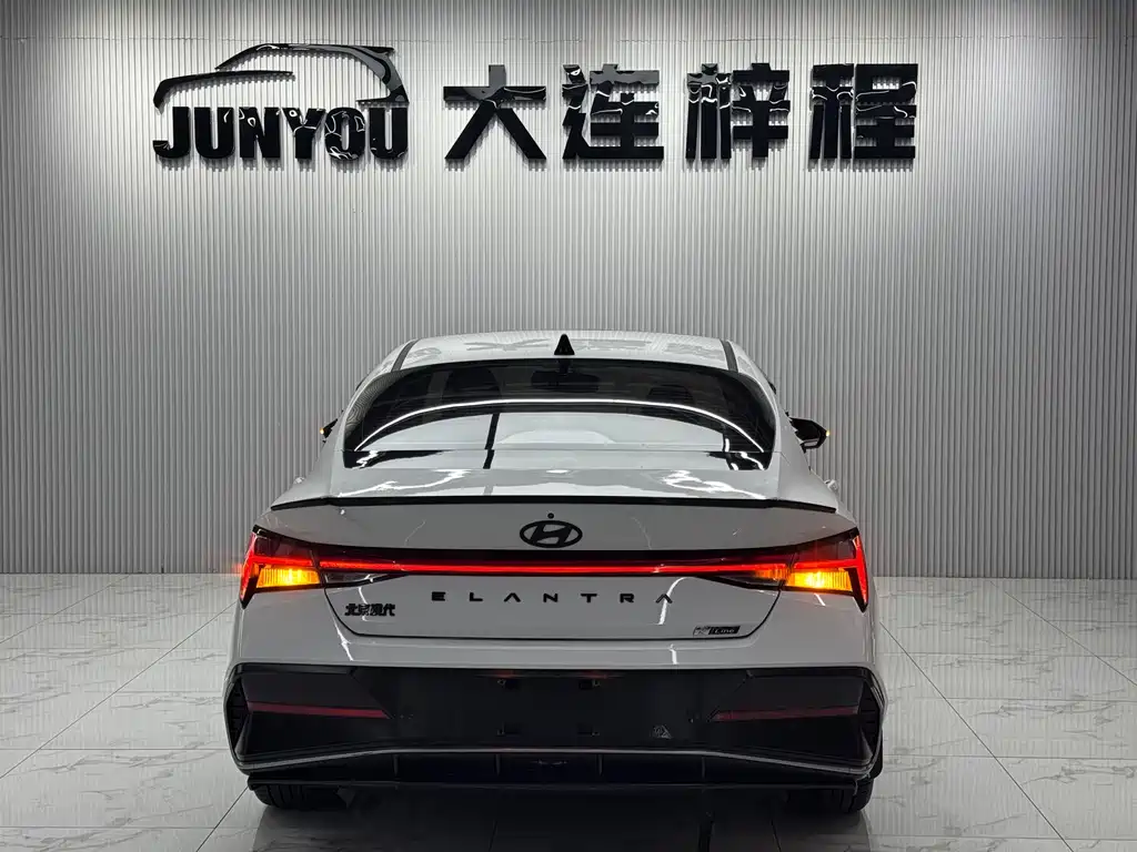 Hyundai Elantra 2023