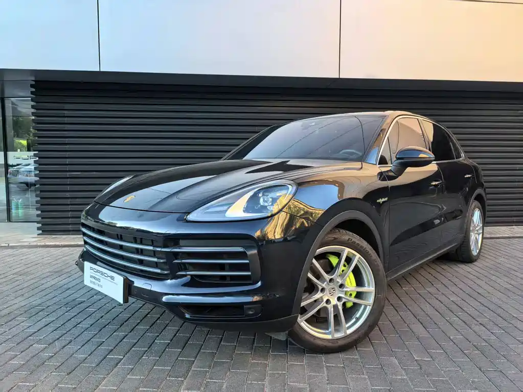 Porsche Cayenne Hybrid 2022