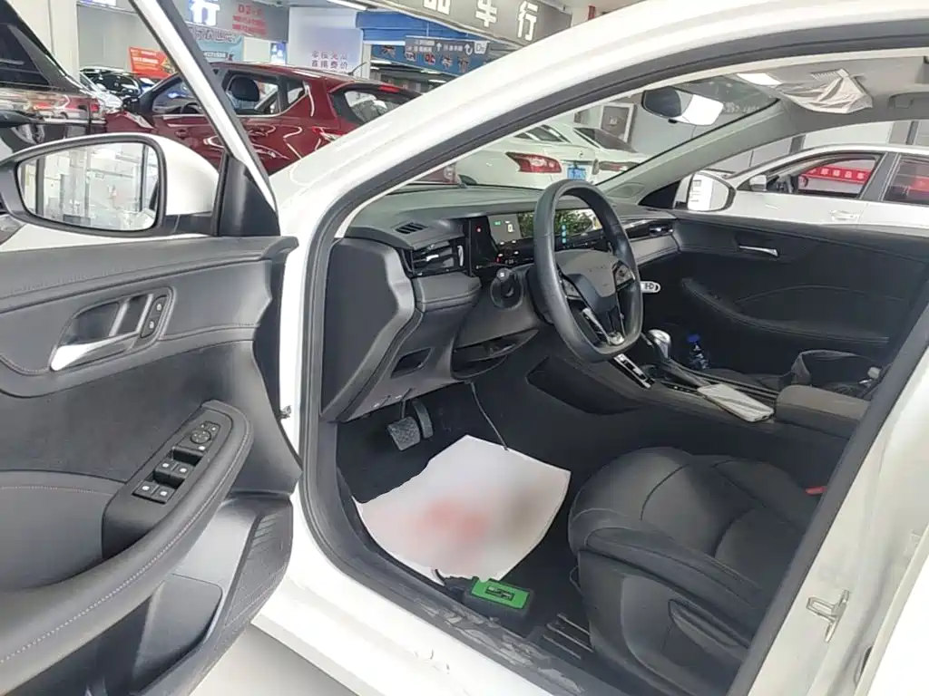 Roewe i5 2025 — фото 16