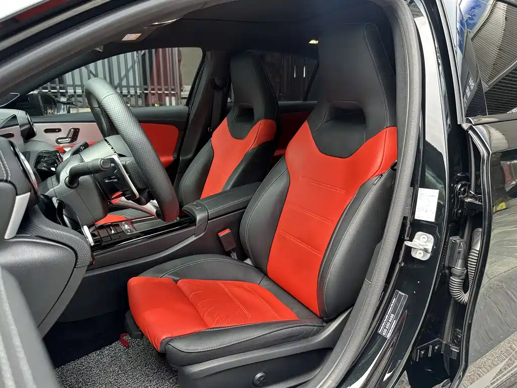 Mercedes-Benz A-Class AMG 2025 — фото 6